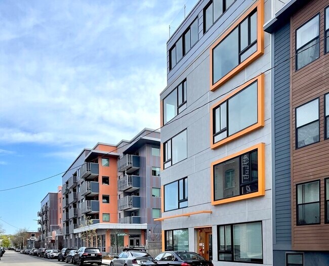Building Photo - 71 Border St