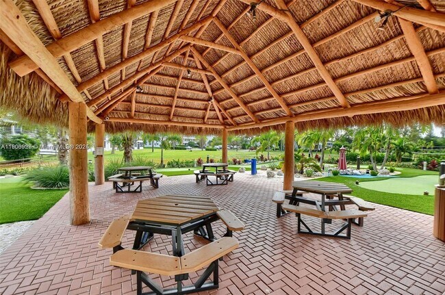 Building Photo - 17 Keswick A