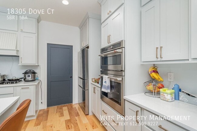 Building Photo - 18305 Dove Ct