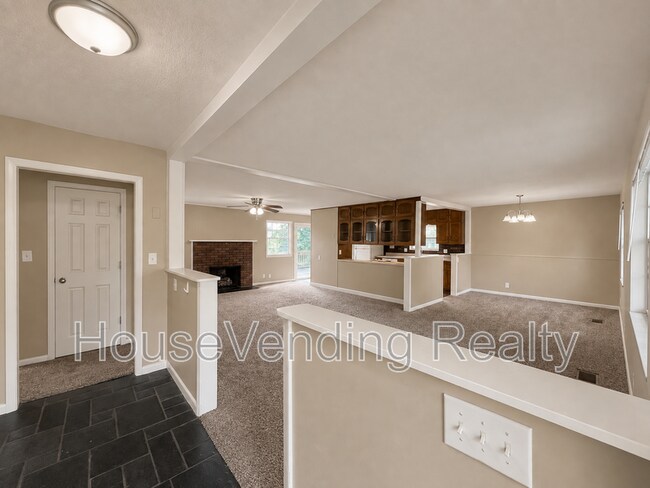 Building Photo - 6204 Trailhead Cir