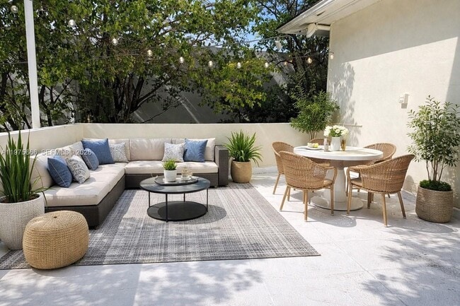 Building Photo - 320 SW 29th Rd