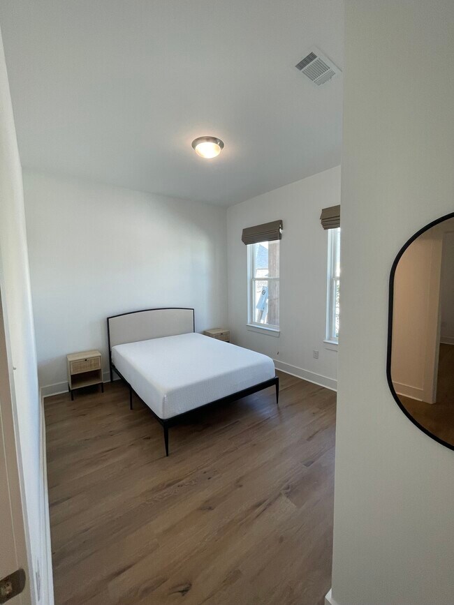 Building Photo - 1549 Alum Creek Dr