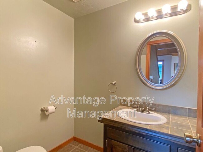 Building Photo - 149 NE Powderhorn Dr