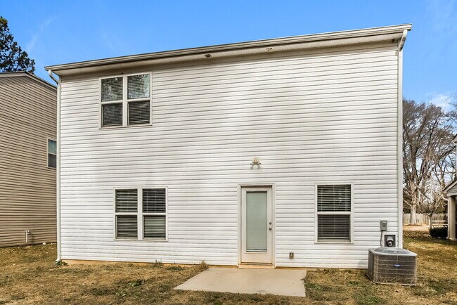 Building Photo - 204 Neal Dr