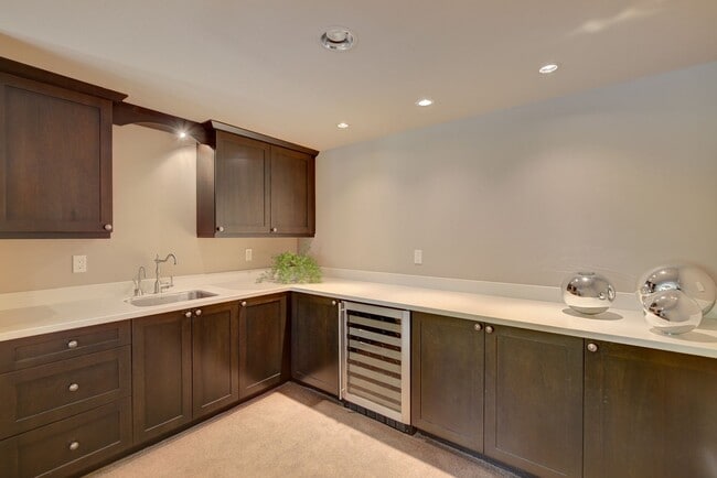 Building Photo - 5bd/4ba Medina Home