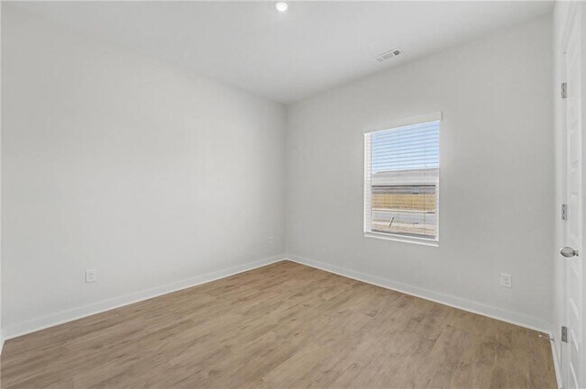 Building Photo - 4628 W Aurora St