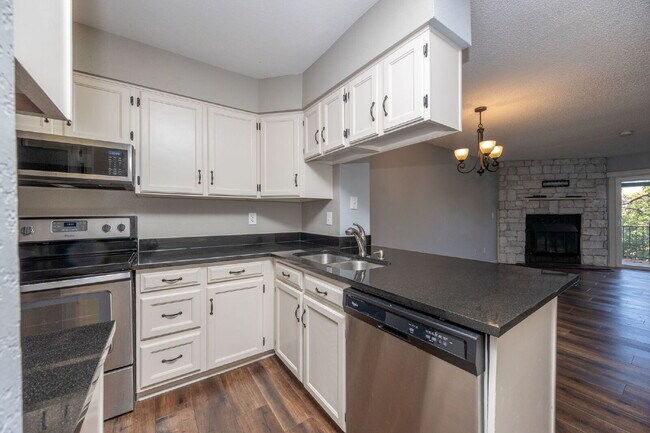 Building Photo - Discover Comfort and Style: Spacious 2-Bed...