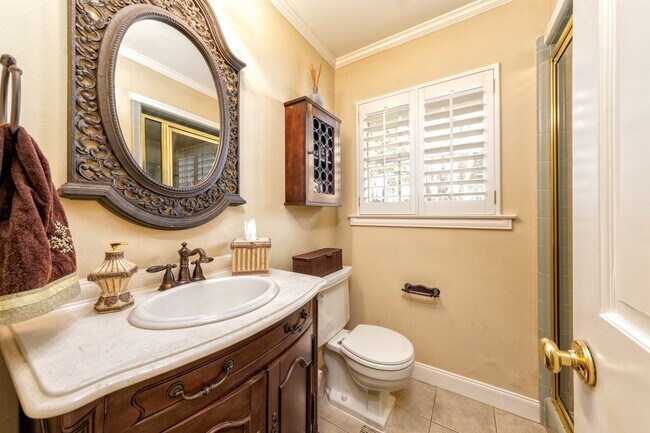 Building Photo - 11407 S Chestwood Dr