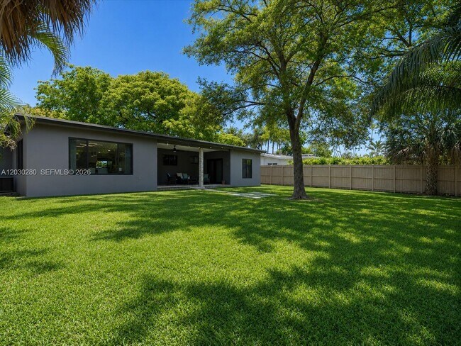 Building Photo - 400 NW 30th Ct