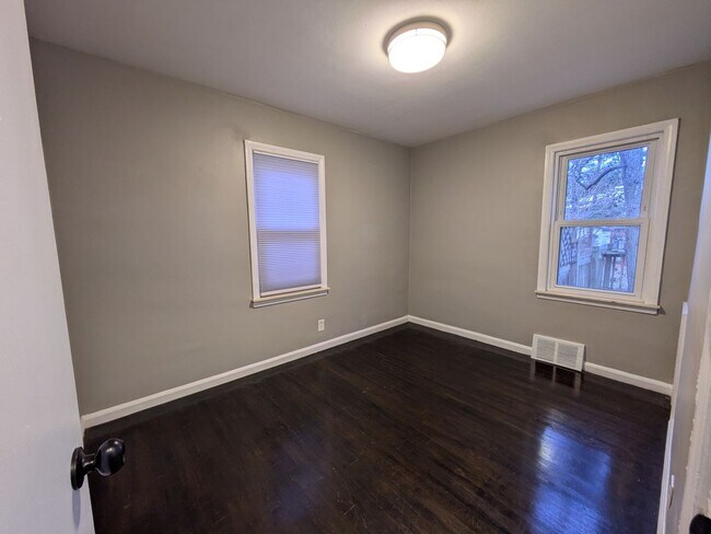 Building Photo - Spacious Royal Oak Bungalow