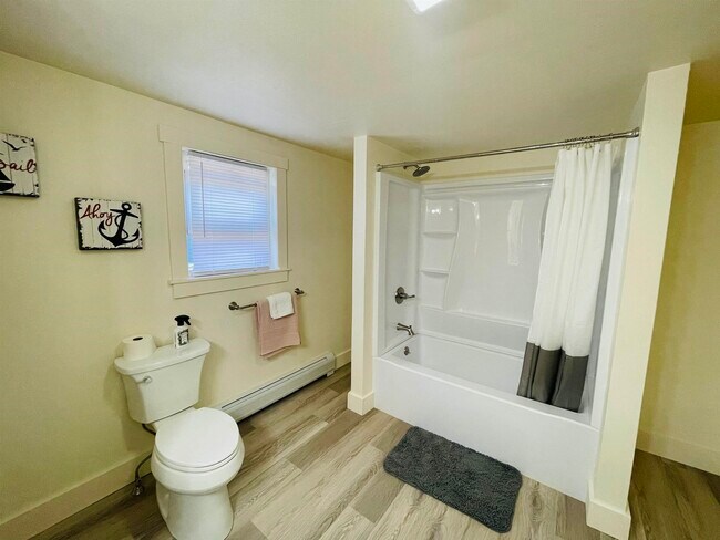 Building Photo - 17 Arch St