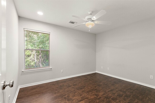 Building Photo - 139 Ledgestone Pl