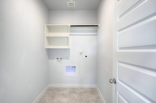 Building Photo - 21251 Shr Blf Dr