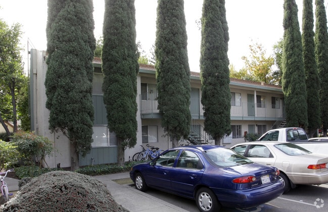 Building Photo - 726 Adams St