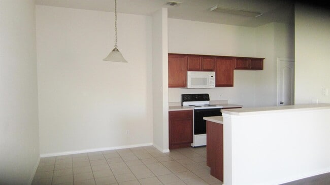 Building Photo - 420 Amber Ln