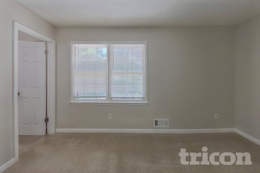 Building Photo - 3735 Linwood Way