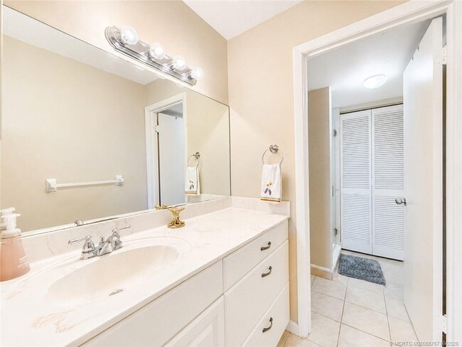 Building Photo - 7430 S Ocean Dr