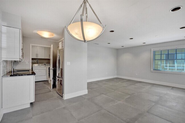 Building Photo - 902 Mandarin Isle