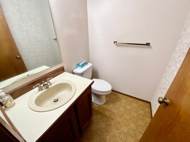 Building Photo - 674