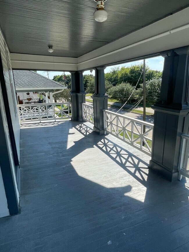 Building Photo - PRICE REDUCED! Newly Renovated 3BD/2BA in ...