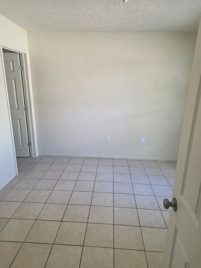 Building Photo - 3/2 DUPLEX