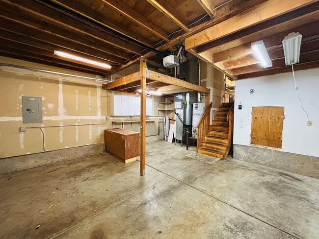 Building Photo - Adorable SW Portland Home Now Available
