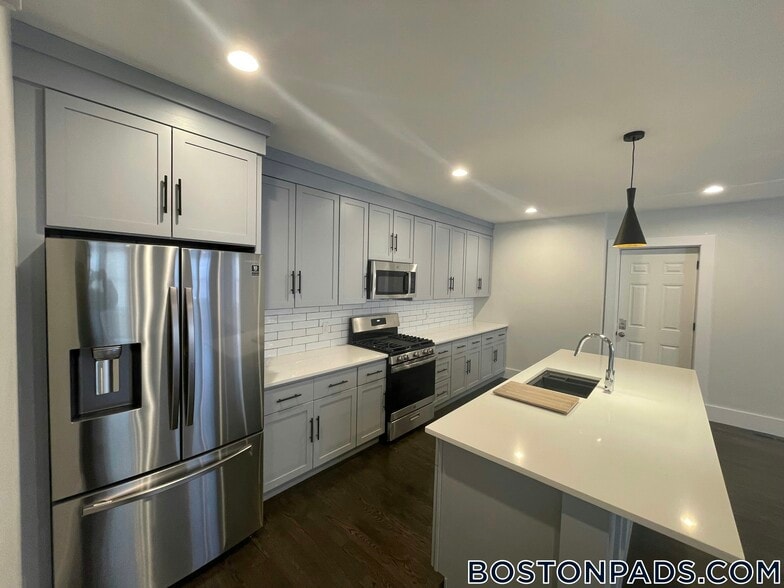 Primary Photo - 54 Taylor St