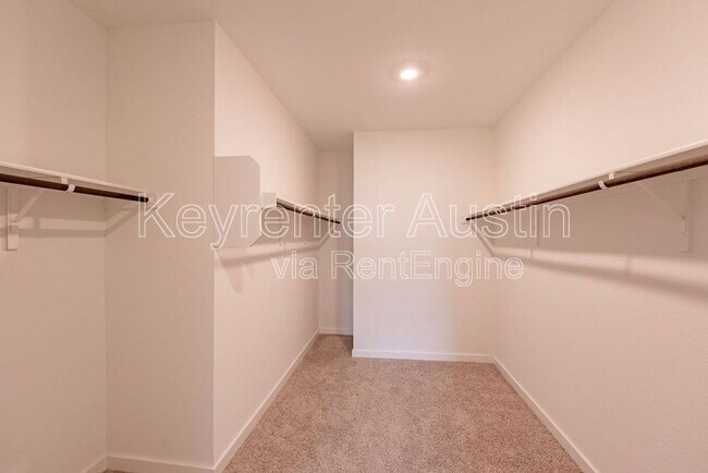 Building Photo - 2901 Louris Ln