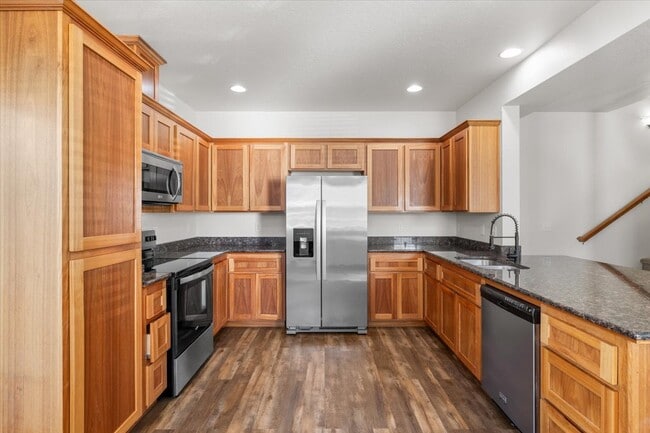 Building Photo - 2350 Finch Ln