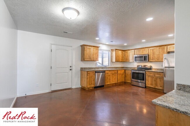 Building Photo - 2801 E 450 N