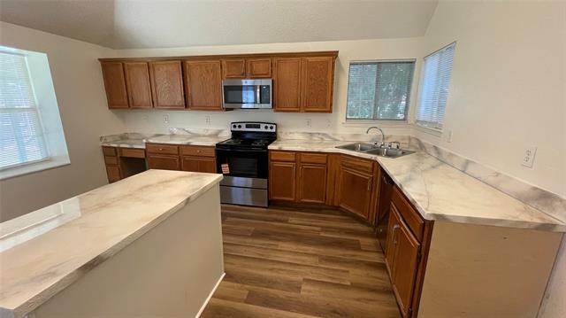 Building Photo - 320 Pebblebrook Ln