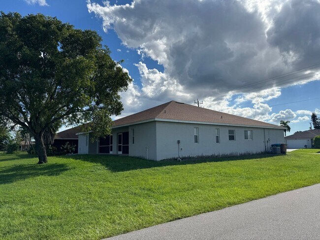 Building Photo - Experience this Cape Coral 3 bedroom 2 bath corner duplex with 1 car garage and screened in lanai.
