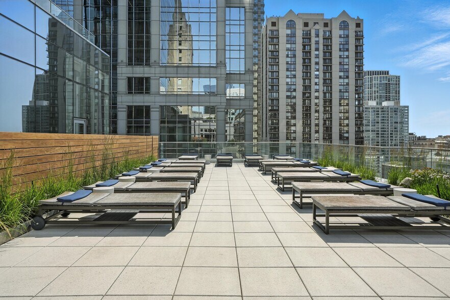 Building Photo - 112 W Wacker Dr
