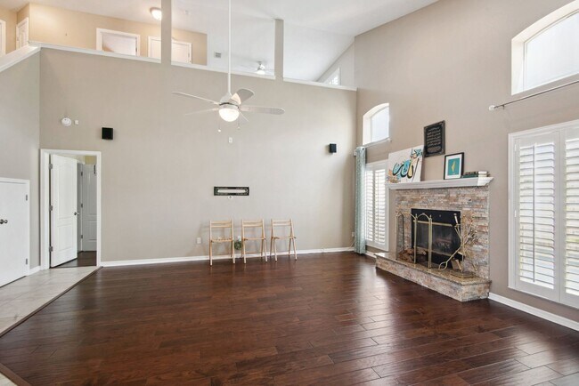 Building Photo - 4 Bedroom Single Family in Orlando