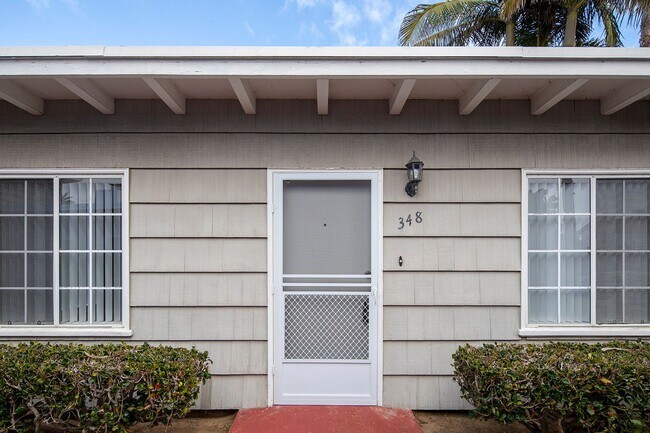 Building Photo - 1 Bed/1 Bath Charming Cottage Style Apartm...
