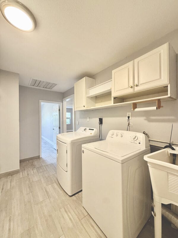 Building Photo - 6475 Cedarbrook Dr