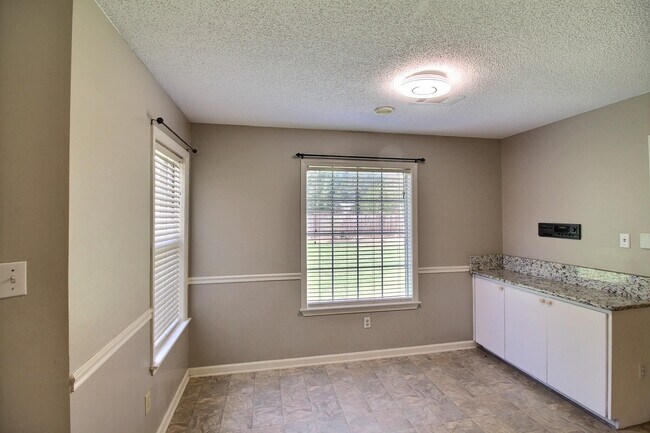 Building Photo - 1493 Wolf Hunt Dr