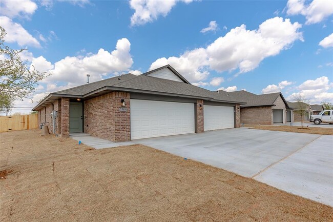 Building Photo - 2343 SW 90th Pl