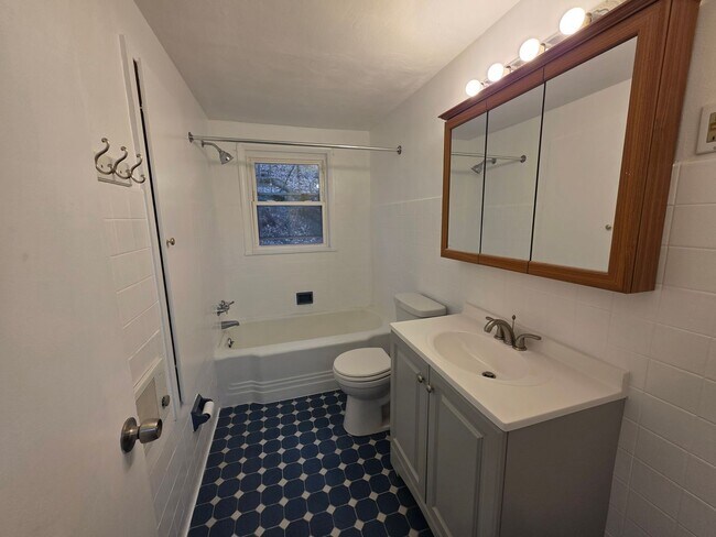 Building Photo - 4 Bedroom House for Rent in Shaler Schools !