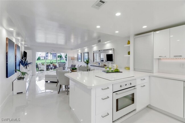 Building Photo - 9 High Point Cir N