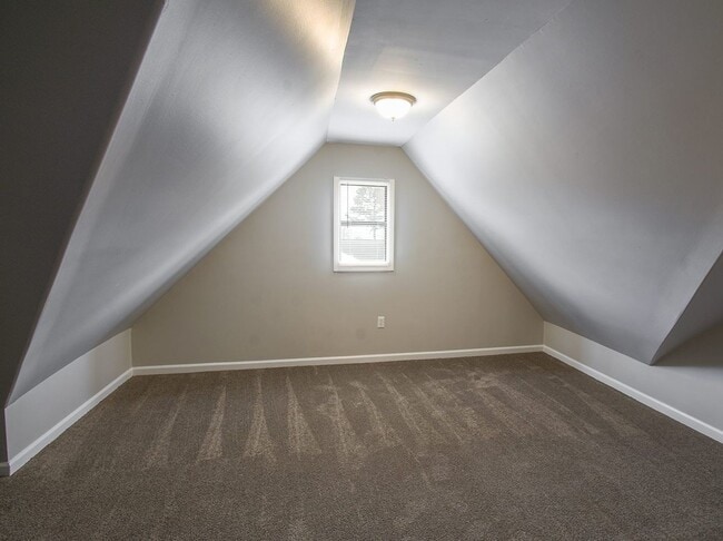 Building Photo - Great updated 4 bed, 2 bath home northeast of Memphis near Covington Pike.