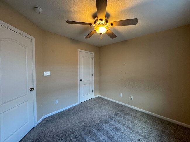 Building Photo - Modern Corner-End Townhome in the Heart of VB "ASK ABOUT OUR ZERO DEPOSIT"