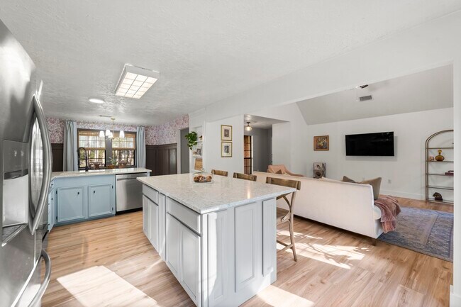 Building Photo - 8623 Miller Rd