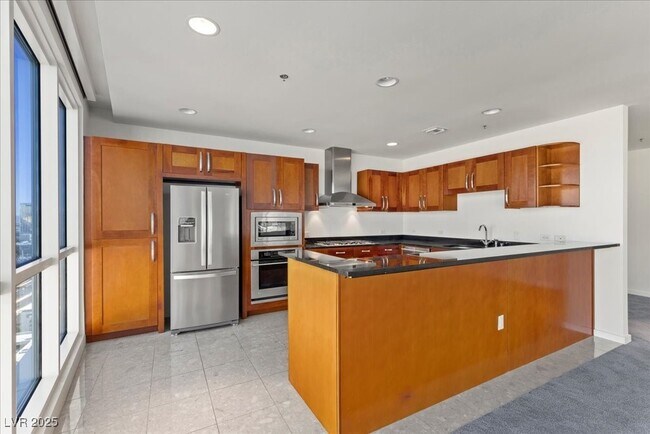 Building Photo - 4525 Dean Martin Dr