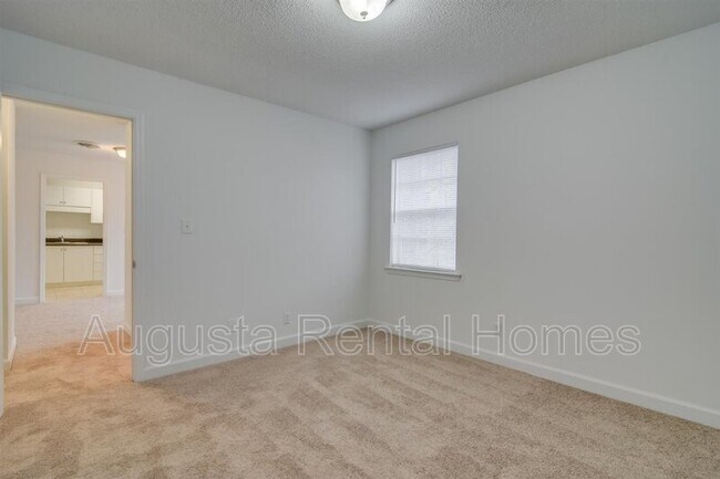 Building Photo - 2905 Arrowhead Dr