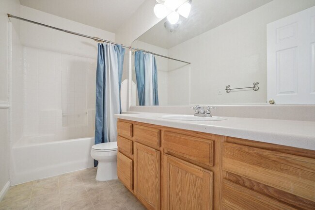 Building Photo - 4 Bedroom Single Family in Denver