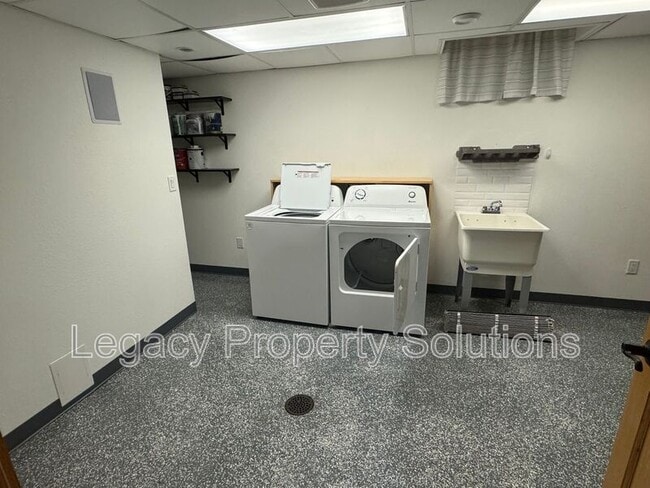 Building Photo - 1832 Assumption Dr