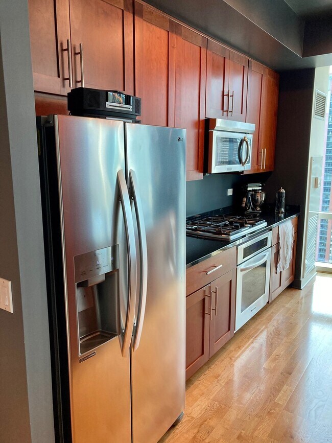 Building Photo - 505 N McClurg Ct