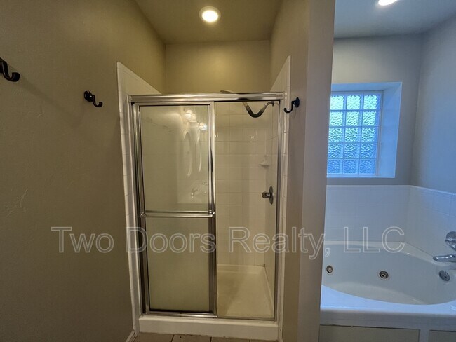 Building Photo - 2321 SW 94th St