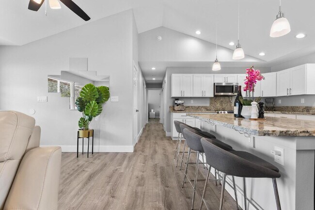 Building Photo - Move-In Ready, 3-Bedroom Fully Furnished Retreat with 3 Bathroom in Keaau Paradise!"